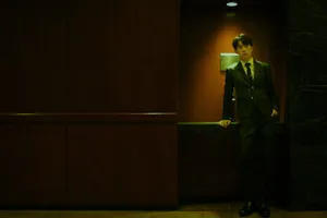 易烊千玺气质绅士风写真图片