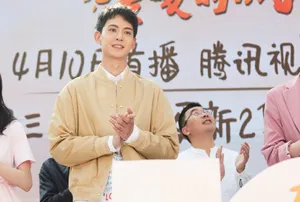 唐晓天帅气街拍图片_7