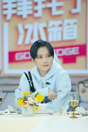 李宇春清新干练活动图片