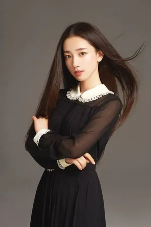 马梦唯黑裙优雅性感写真图片_2