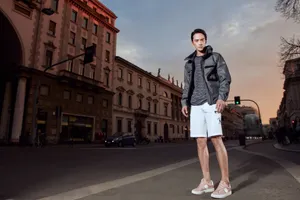 徐正溪优雅随性米兰街拍写真图片