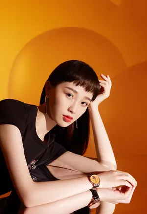 虞书欣性感优雅写真图片_2