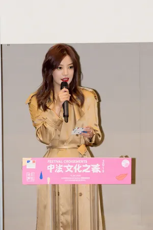 赵薇优雅气质活动写真图片_2