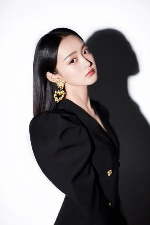 何泓姗性感时尚魅力写真图片