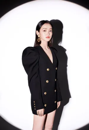 何泓姗性感时尚魅力写真图片