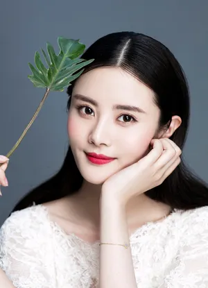 隋雨蒙成熟性感美妆写真大片_2