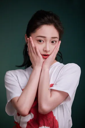 周洁琼酷美养眼时尚写真图片_5