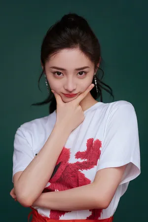 周洁琼酷美养眼时尚写真图片_6