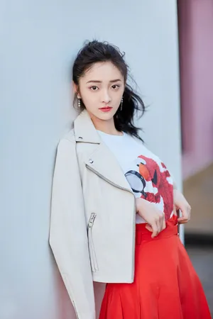 周洁琼酷美养眼时尚写真图片_8