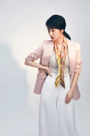 李念性感美艳时尚写真图片_2