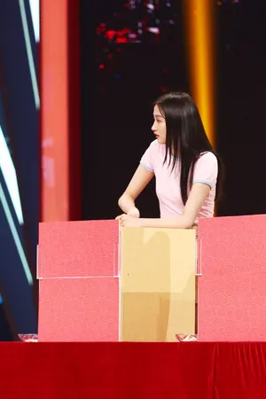关晓彤《王牌对王牌》剧照图片_1