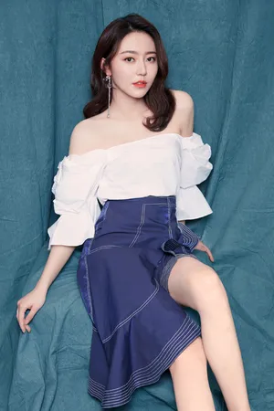 黄梦莹《趁我们还年轻》发布会性感图片_2
