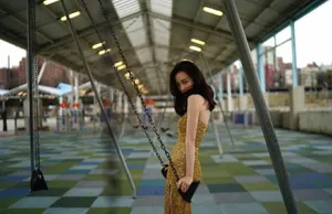 倪妮金色闪光裙性感写真图片_4