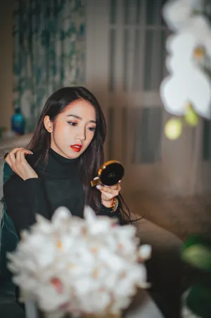 孟美岐优雅性感活动写真图片_1