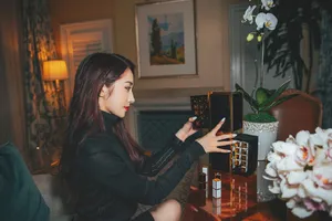 孟美岐优雅性感活动写真图片_2