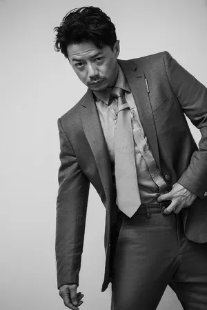段奕宏简洁时尚写真图片_2