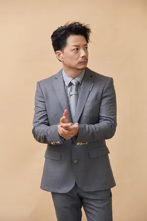 段奕宏简洁时尚写真图片_3