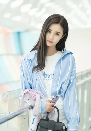 隋雨蒙清爽休闲机场照图片_6