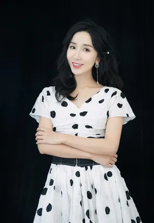 娄艺潇性感靓丽写真图片