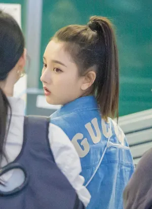 宋祖儿俏皮可爱私服图片