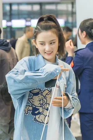 宋祖儿俏皮可爱私服图片_2