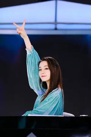 迪丽热巴《创造营2019》甜美剧照图片_3