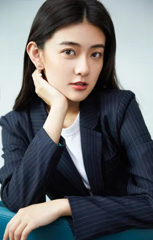 梁洁甜美干练西装写真图片_5