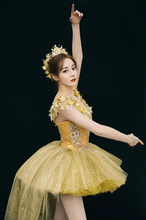 迪丽热巴芭蕾女孩唯美写真图片_1