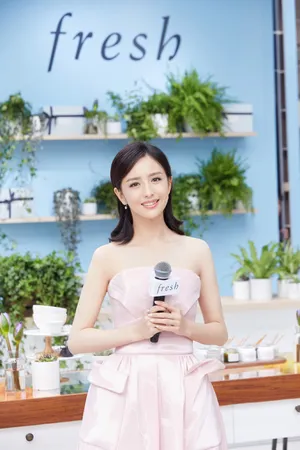 佟丽娅清新粉嫩品牌活动图片_4