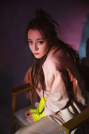 迪丽热巴炫酷时尚性感写真图片_1