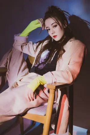 迪丽热巴炫酷时尚性感写真图片_2