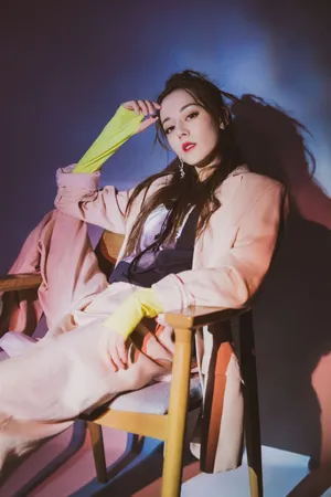 迪丽热巴炫酷时尚性感写真图片_3