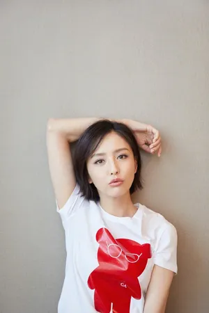 佟丽娅清新俏皮私服写真图片_1