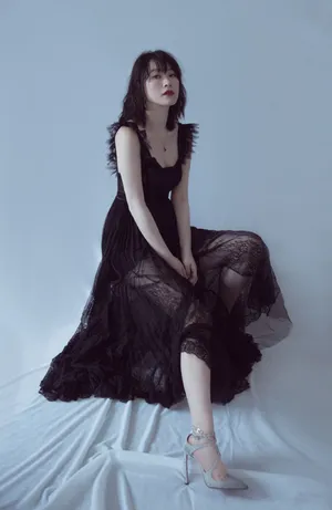 黄璐成熟性感光影写真图片