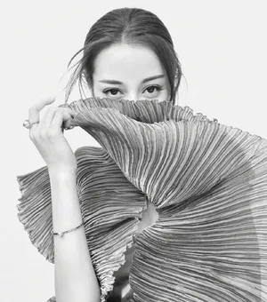 迪丽热巴优雅性感大片写真图片_1