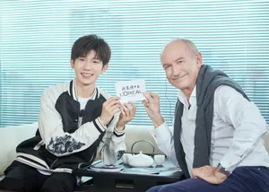 王源阳光帅气活动写真图片