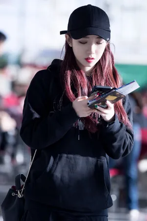 孟美岐甜美机场饭拍图片_2