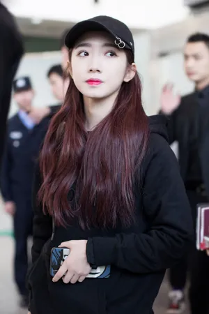 孟美岐甜美机场饭拍图片_4