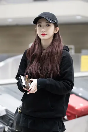 孟美岐甜美机场饭拍图片_5