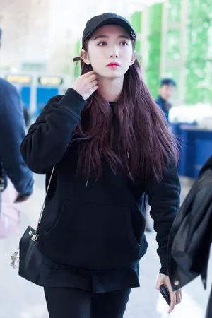 孟美岐甜美机场饭拍图片_6