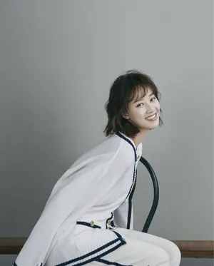 蓝盈莹生日快乐甜美写真图片