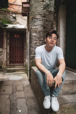 刘宪华休闲帅气街拍图片_8