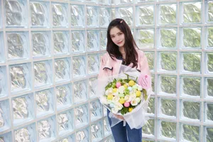 林允粉嫩甜美生日会图片_2