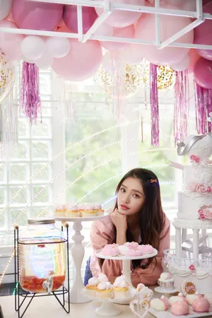 林允粉嫩甜美生日会图片_6