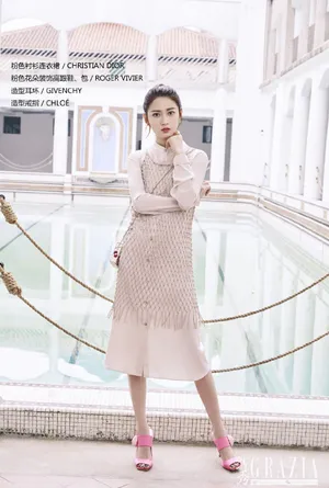 陈钰琪软萌甜美风街拍图片_2