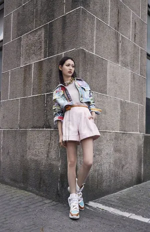 陈钰琪软萌甜美风街拍图片_5