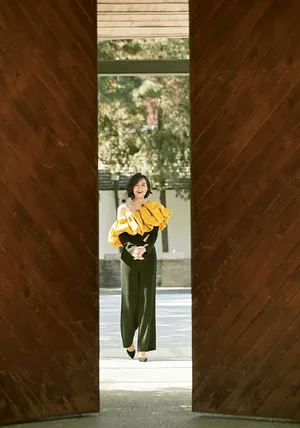 朱丹性感露肩写真图片_1