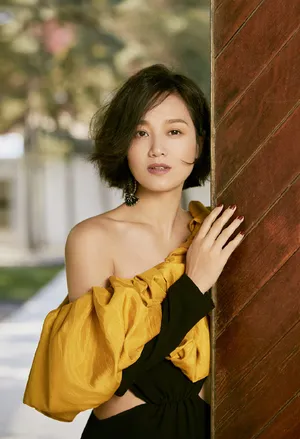 朱丹性感露肩写真图片_2