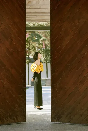 朱丹性感露肩写真图片_5