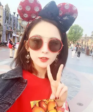 古力娜扎迪士尼唯美旅拍照图片_7